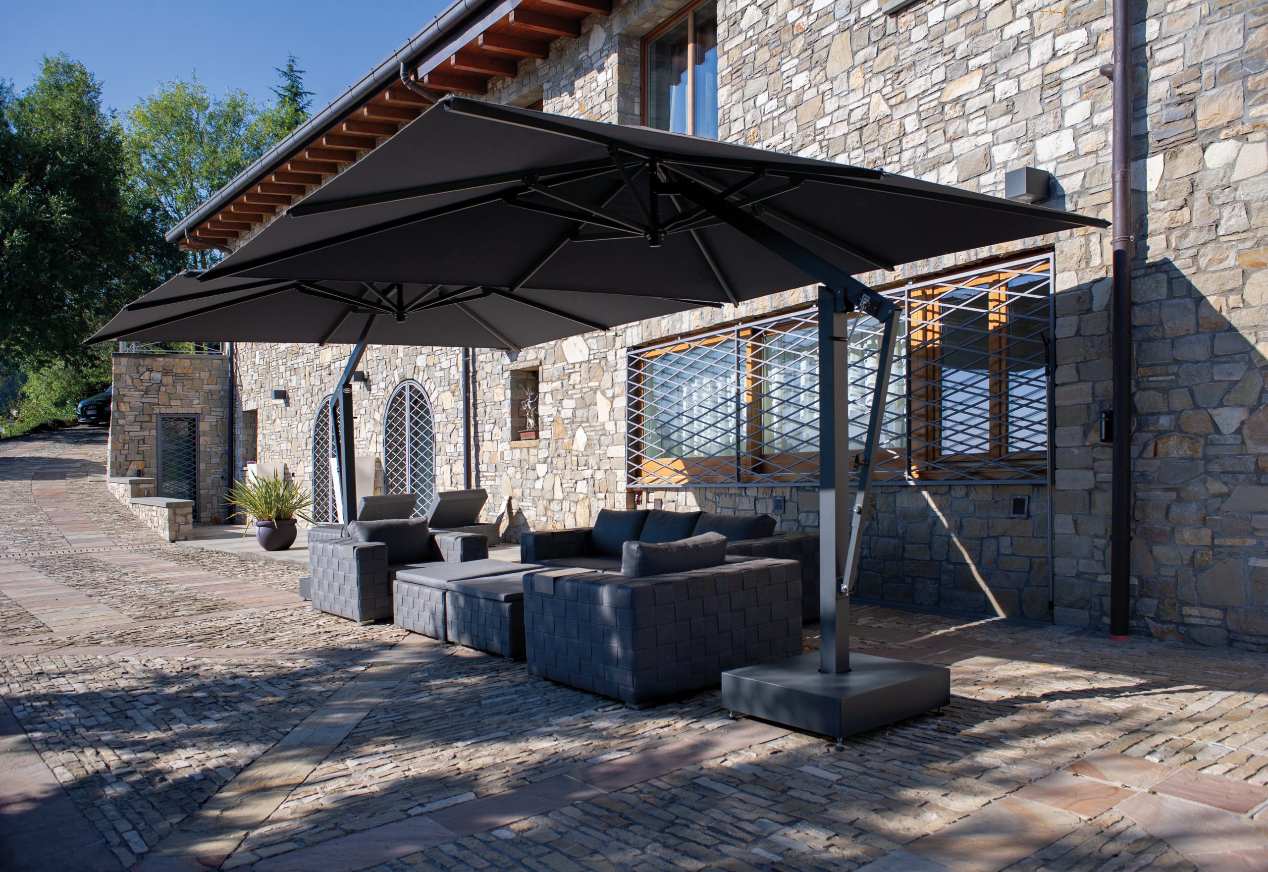 poggesi cantilever parasol